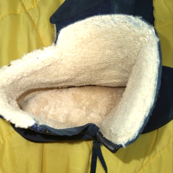 BEARPAW Megan Suede Water- and Stain-Repellent Boot - Picture 5 of 7